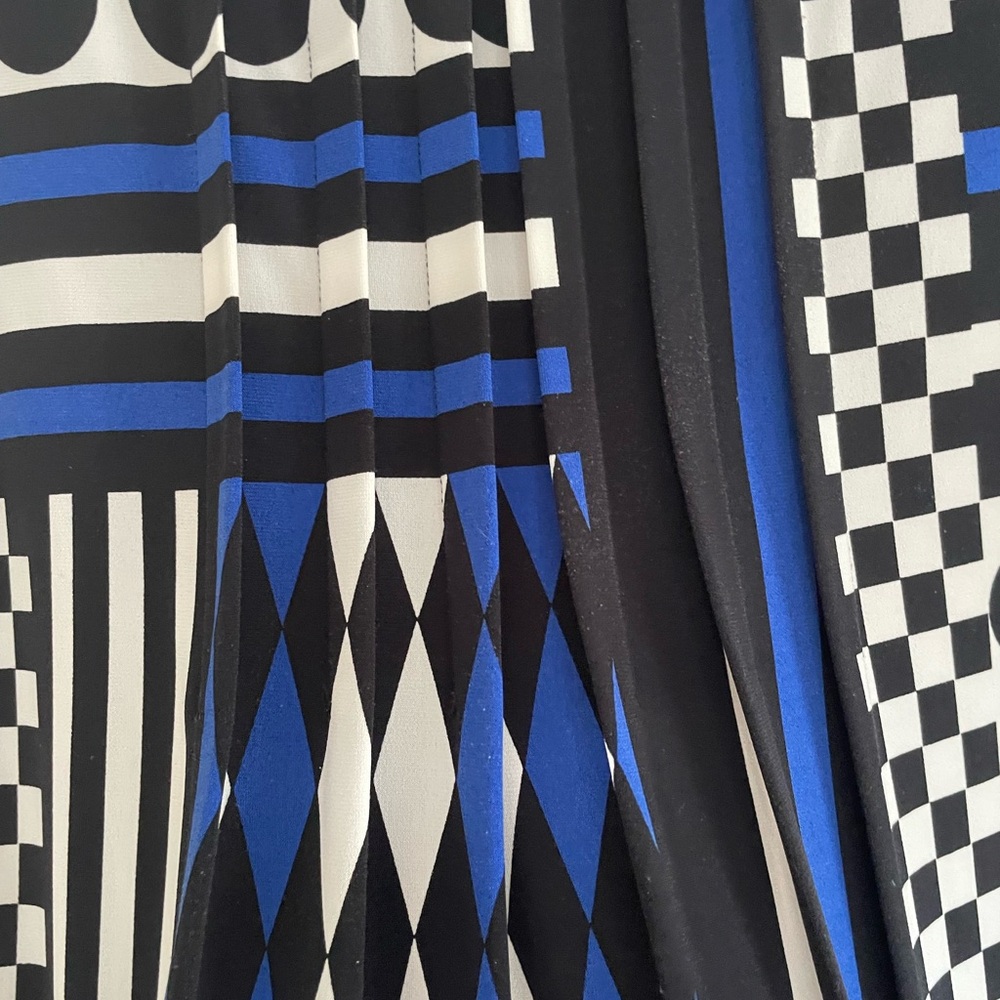 Calvin Klein Black and Blue Geometric Tank Top Size S. - Picture 6 of 7